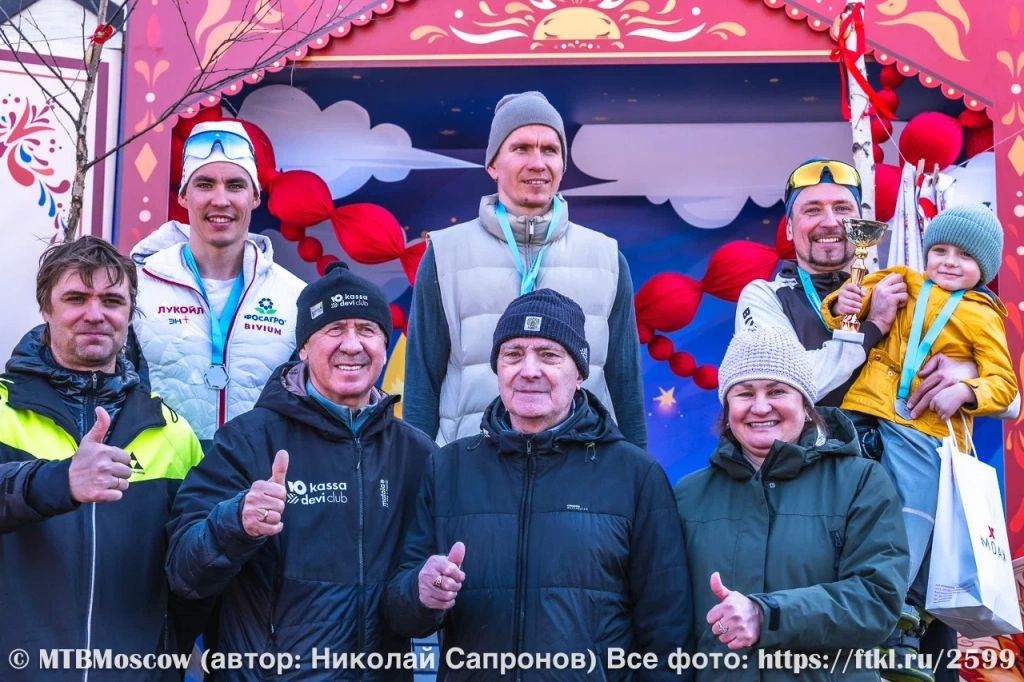 Вверху: А.Терентьев, А.Большунов, А.Барышников.Внизу: Алексей Воропаев, Михаил Девятьяров-ст., Леонид Воропаев, Светлана Нагейкина. 