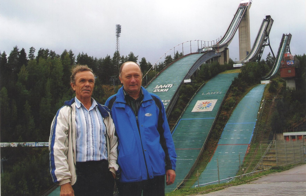 С Павлом Матвеевичем Виролайненом в Лахти на фоне знаменитых трёх трамплинов.